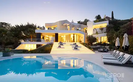 Prodej domu 555 m² s pozemkem 1 941 m², Benahavís, Španělsko