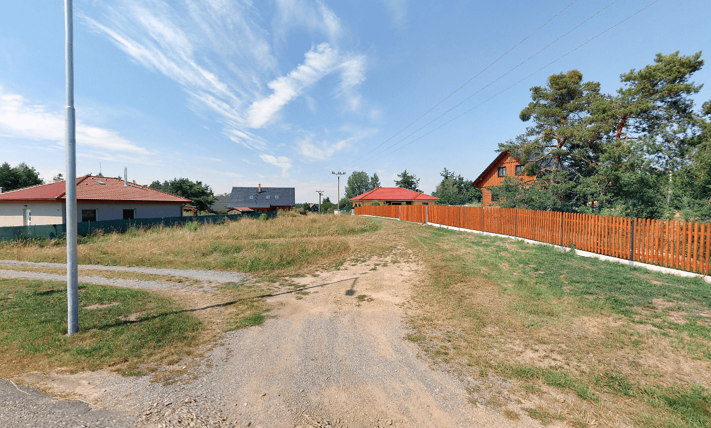 Prodej stavebního pozemku 647 m² – fotografie 2