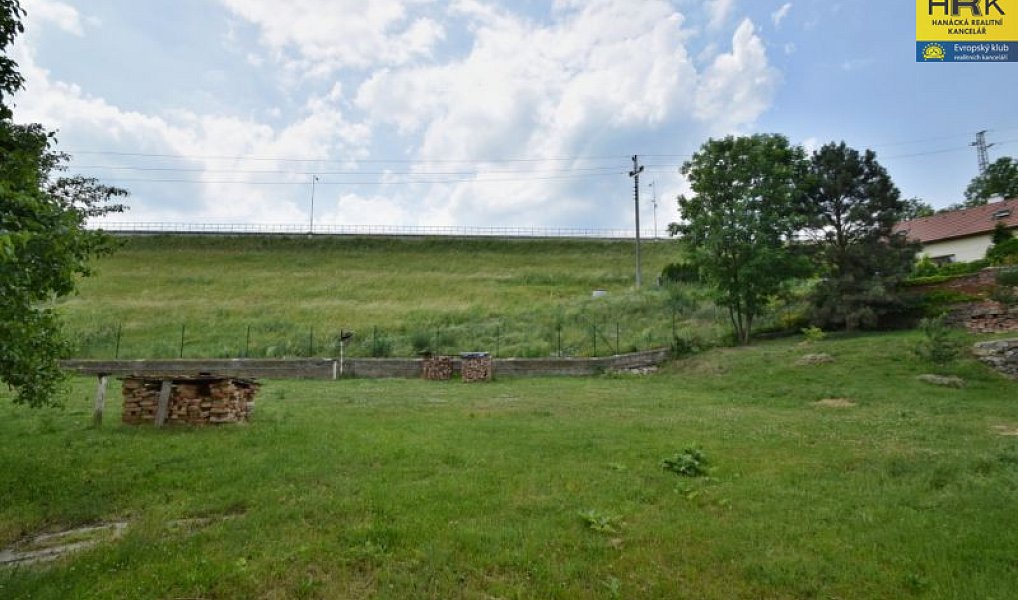 Prodej domu 300 m² s pozemkem 3 106 m², Mostkovice – náhled fotky 8