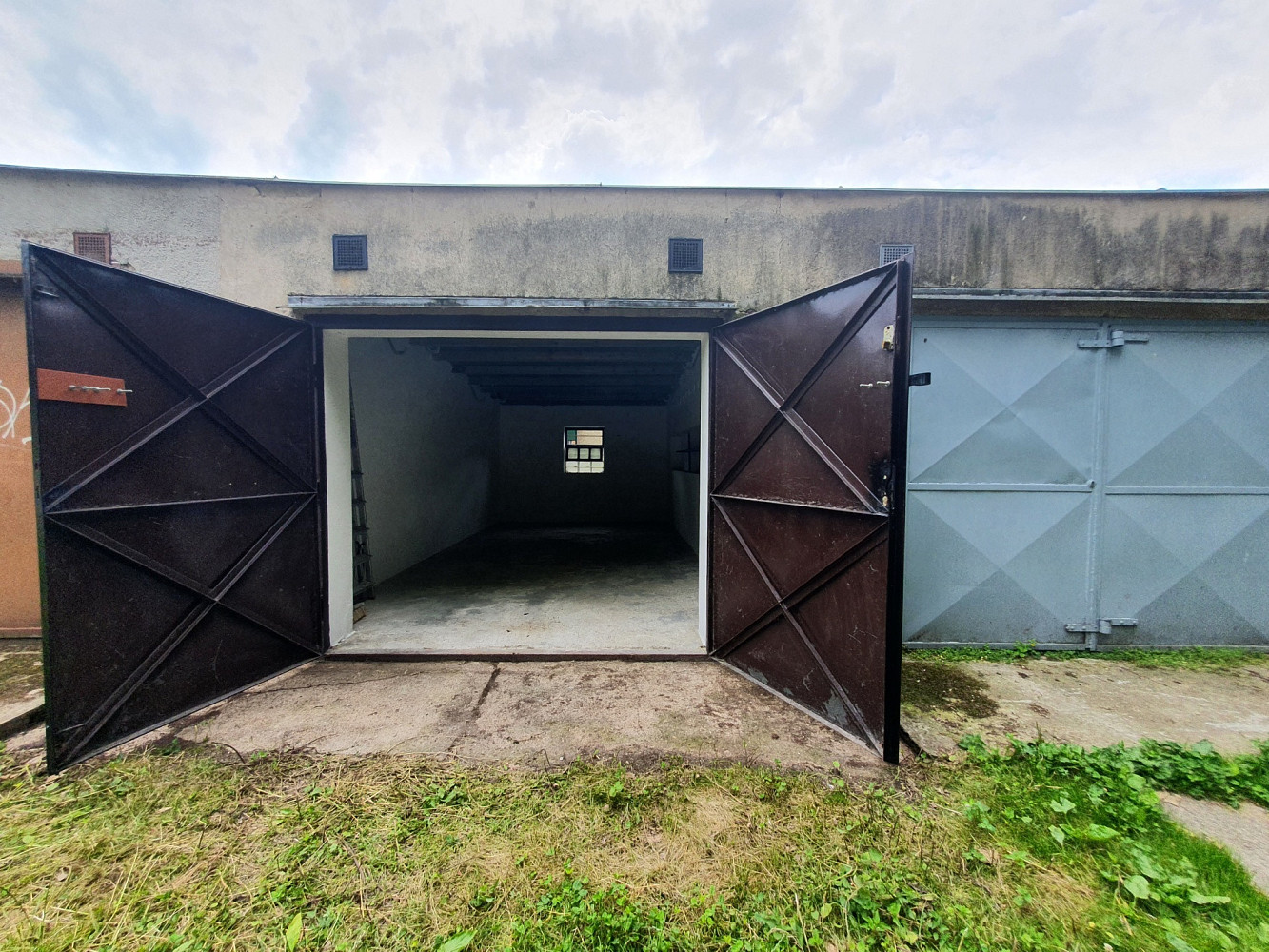 Pronájem zděné garáže 24 m2, ul. Vltavská, Kralupy nad Vltavou - Lobeček – fotografie 3