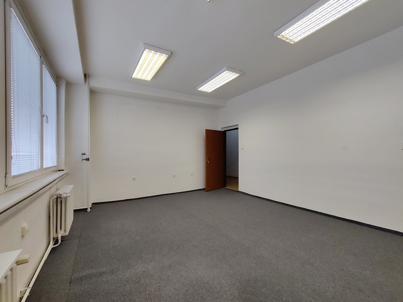 Pronájem kanceláře 25 m² – fotografie 3