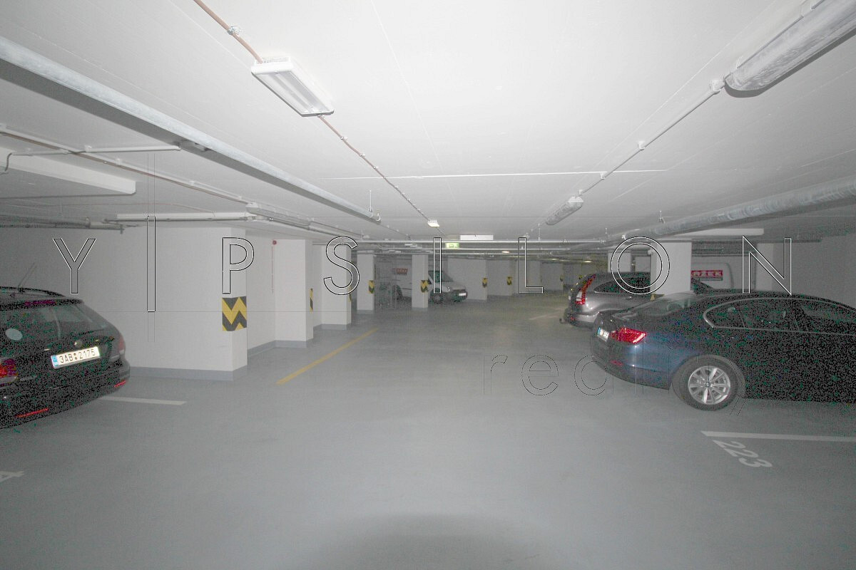 Pronájem - garážové stání, praha 8, libeň, ulice březenská — photo 3