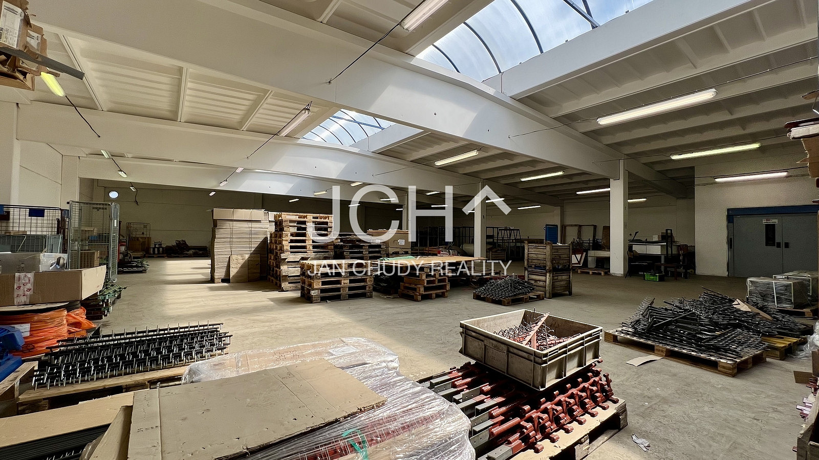 Pronájem skladovacích prostor 670 m²