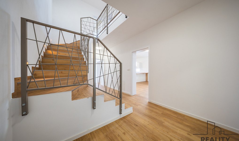 Prodej domu 225 m² s pozemkem 320 m², Vracov – náhled fotky 6