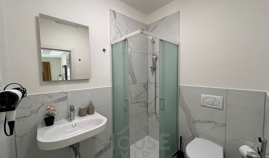 Prodej bytu 1+kk 45 m², Praha – náhled fotky 9