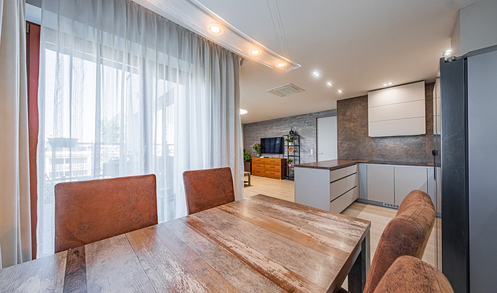 Prodej bytu 4+kk 101 m², Pardubice – náhled fotky 24