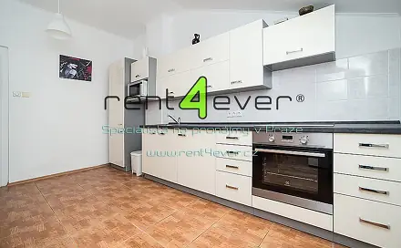 Pronájem bytu 3+1 82 m², Zvíkovská, Praha 9 - Kyje