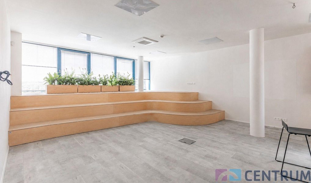 Pronájem kanceláře 584 m², Praha – náhled fotky 3