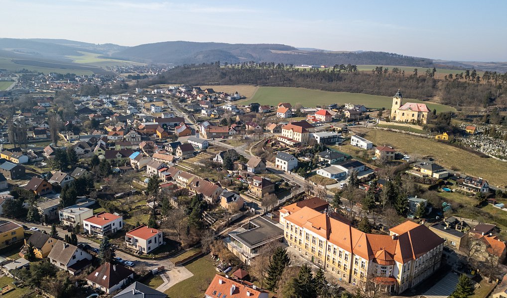 Prodej stavebního pozemku 360 m², Králův Dvůr – náhled fotky 5