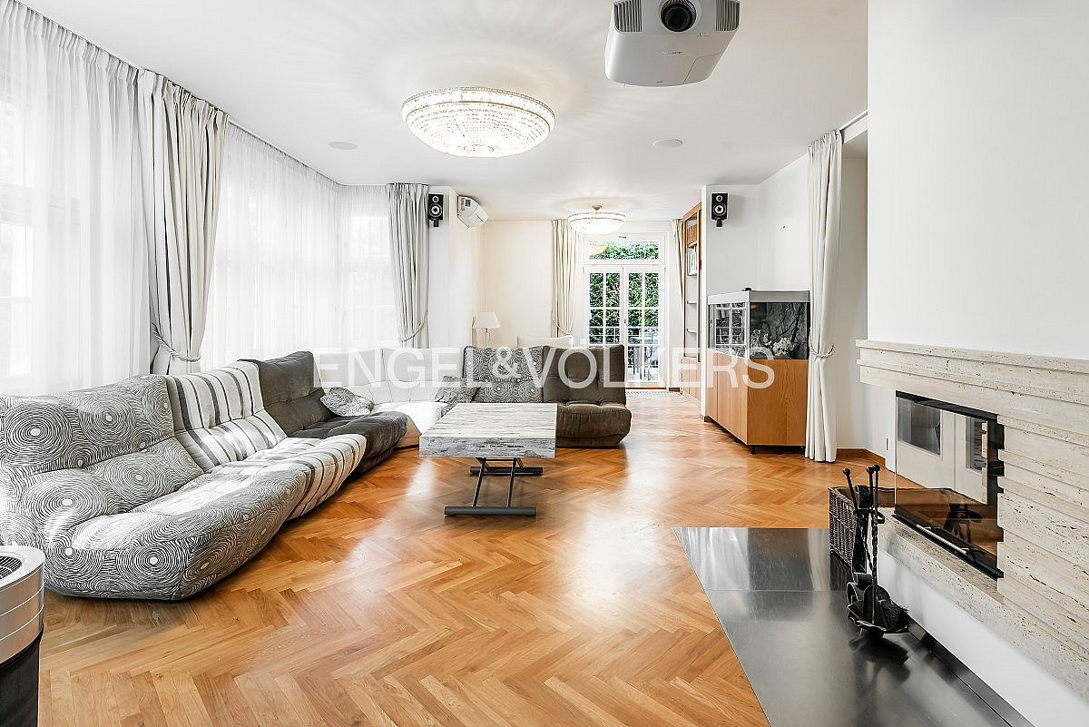 Pronájem domu 434 m² s pozemkem 600 m² – fotografie 2