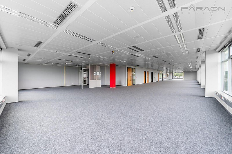 Pronájem kanceláře 649 m² – fotografie 5