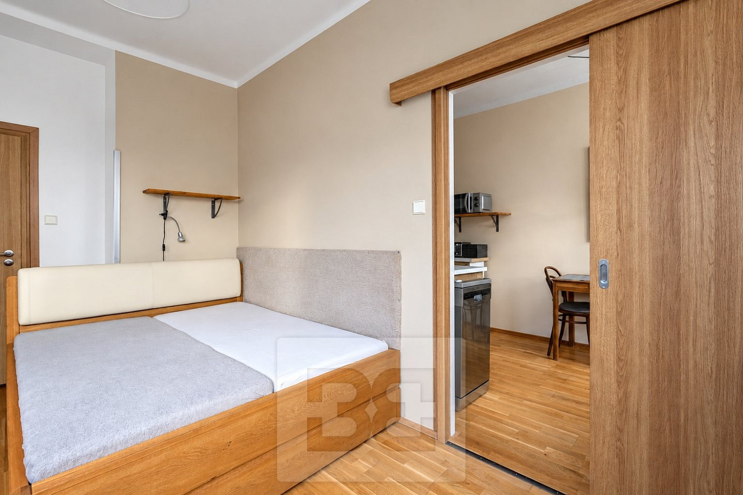Pronájem bytu 1+1 33 m² – fotografie 3