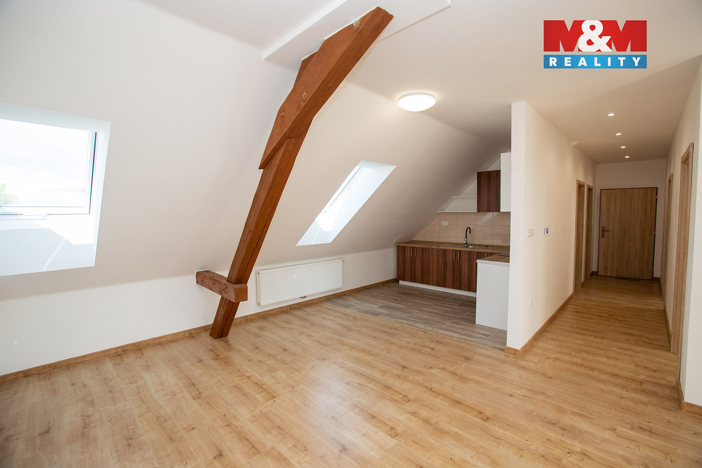 Pronájem bytu 3+kk 82 m² – pohled 2