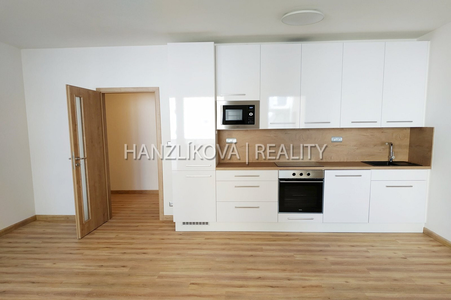 Pronájem bytu 1+kk 40 m² – fotografie 3