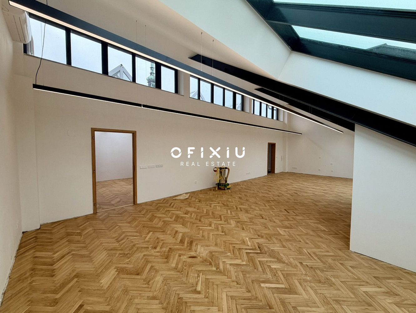 Pronájem kanceláře 196 m² – fotografie 5