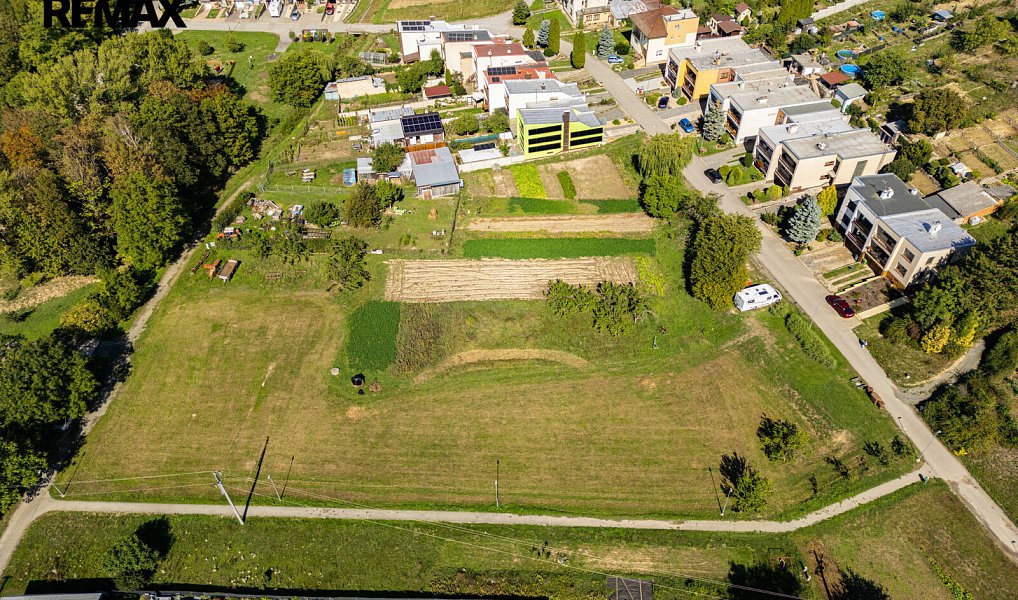 Prodej stavebního pozemku 2 330 m², Milešovice – náhled fotky 10