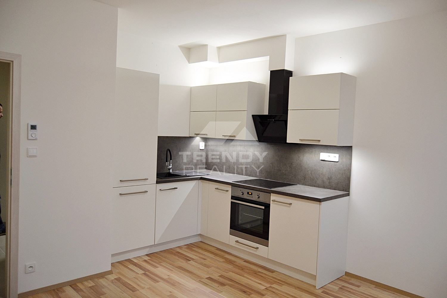 Pronájem bytu 1+kk 29 m² — photo 2