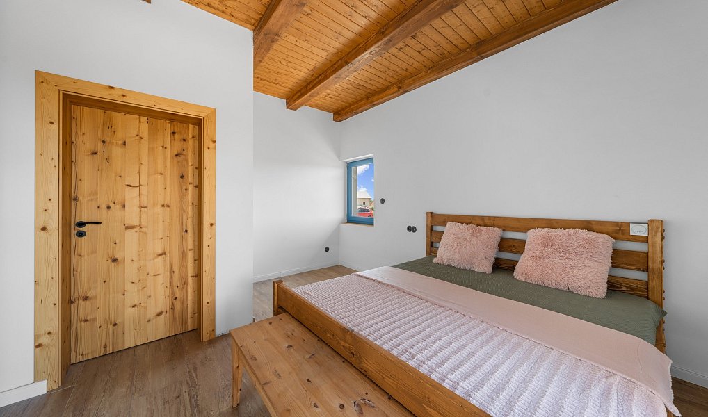Prodej domu 182 m² s pozemkem 1 107 m², Trnovany – náhled fotky 11