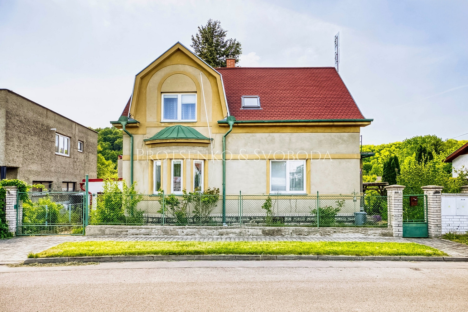Prodej domu 180 m² s pozemkem 1 189 m² rezervováno