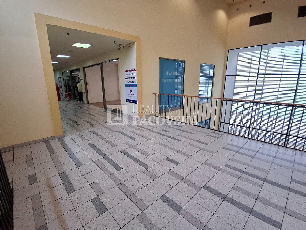 Pronájem obchodních prostor 61 m² – fotografie 2