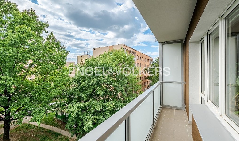 Prodej bytu 3+1 67 m², Praha – náhled fotky 2