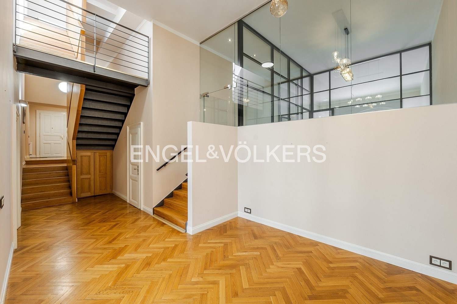 Pronájem bytu 6+kk 210 m² – fotografie 2