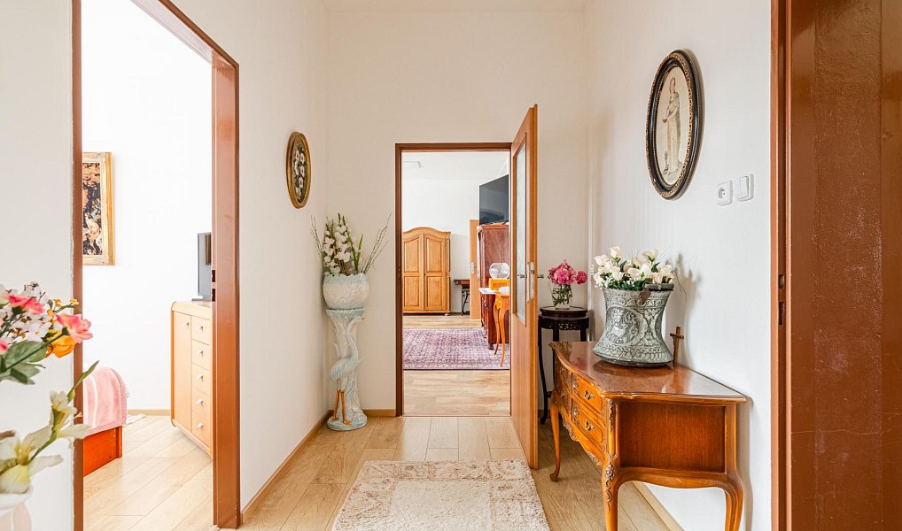 Prodej domu 358 m² s pozemkem 520 m², Slabce – náhled fotky 15