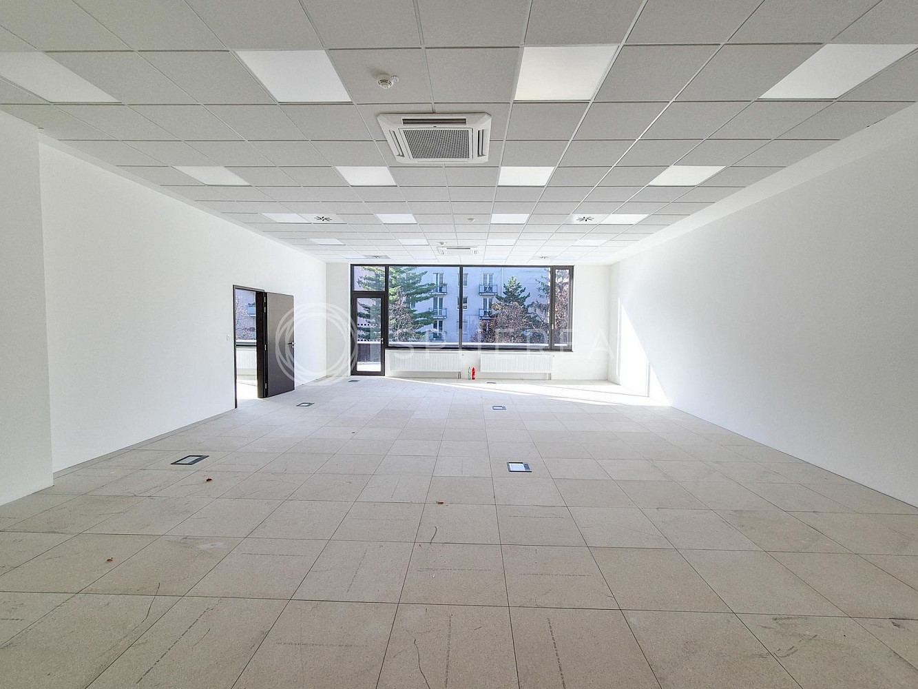 Pronájem kanceláře 1 800 m² – fotografie 3