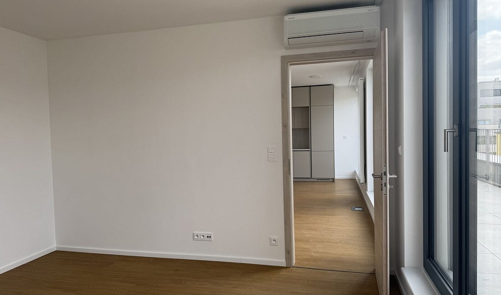 Pronájem bytu 2+kk 77 m², Praha – náhled fotky 8
