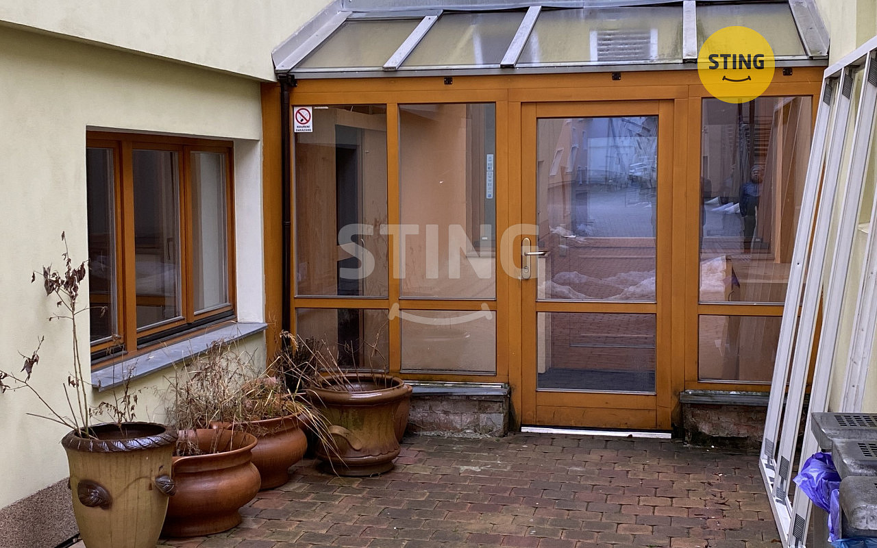 Pronájem obchodních prostor 270 m²