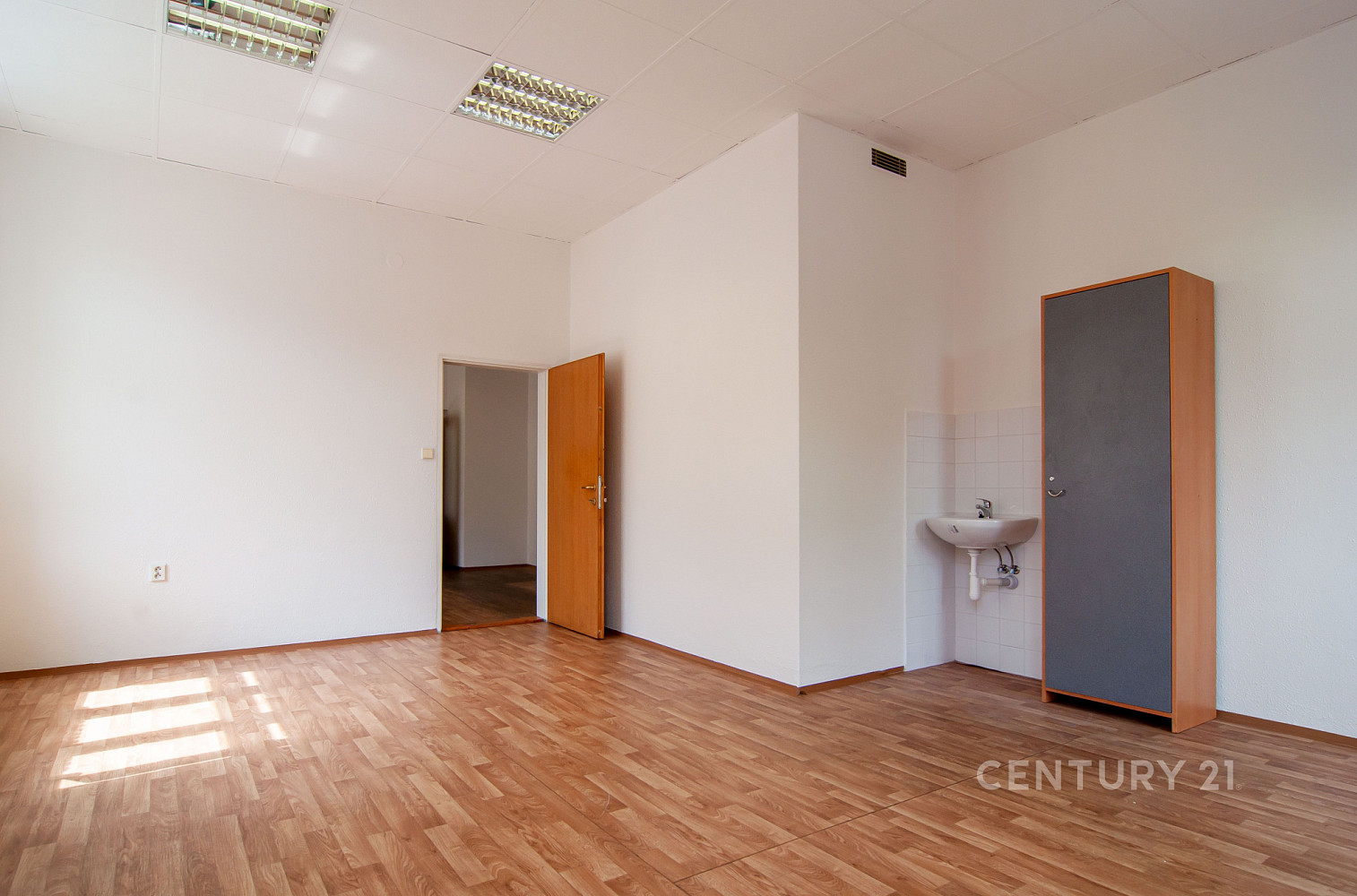 Pronájem kanceláře 74 m² – fotografie 4