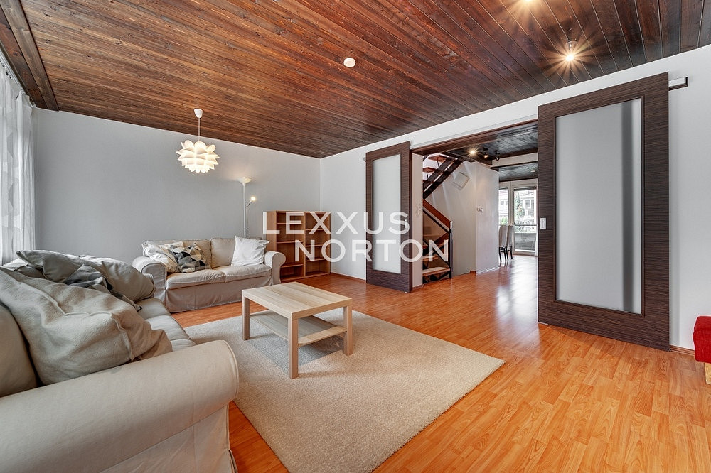 Pronájem domu 244 m² s pozemkem 290 m²