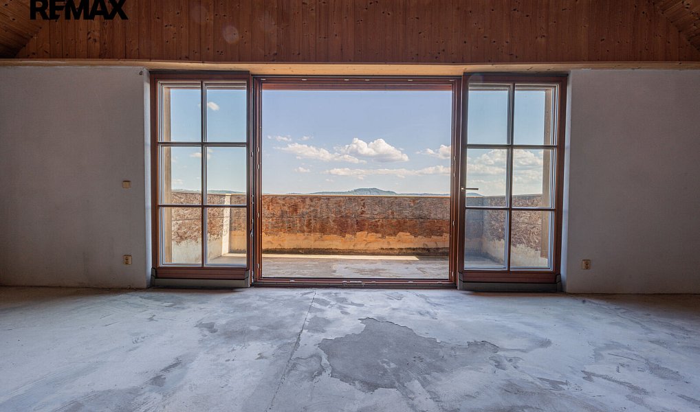 Prodej domu 708 m² s pozemkem 1 910 m², Králův Dvůr – náhled fotky 5