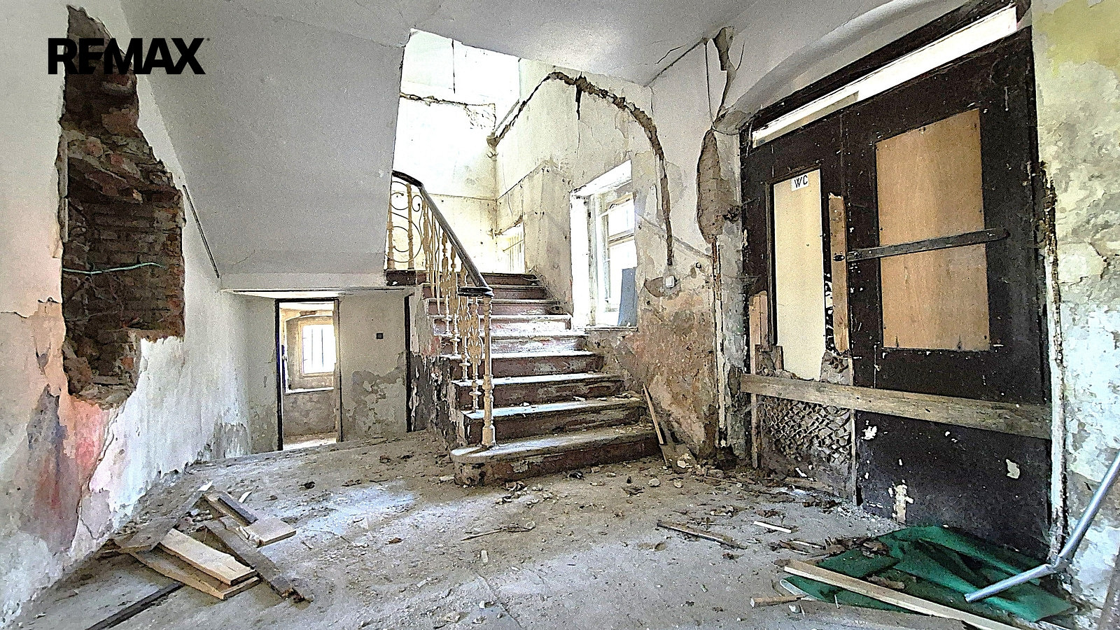 Prodej domu 300 m² s pozemkem 721 m² — photo 2