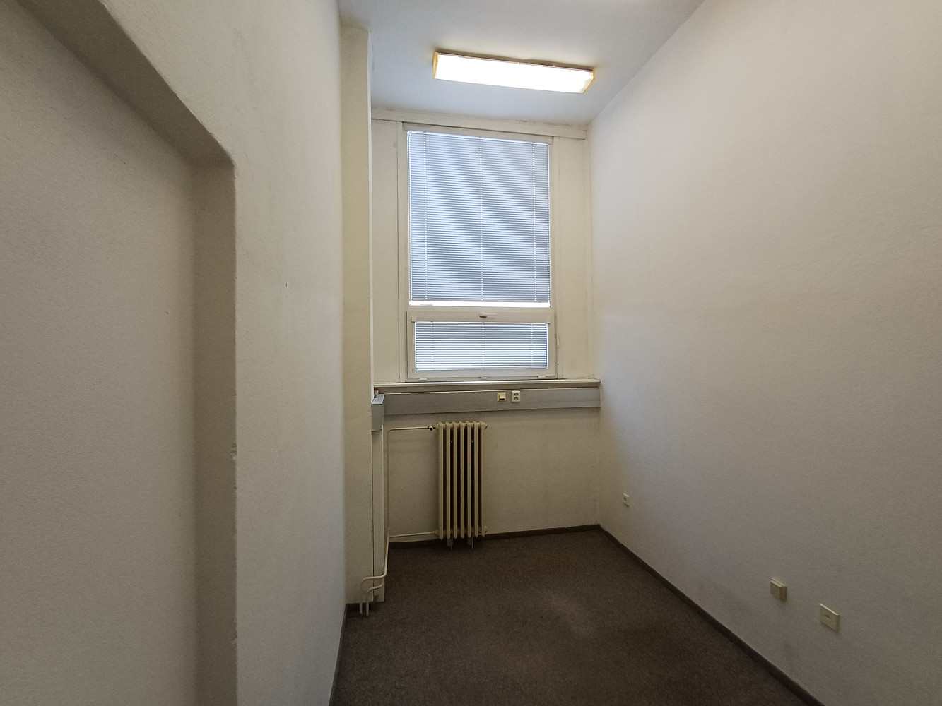 Pronájem kanceláře 60 m² – fotografie 3