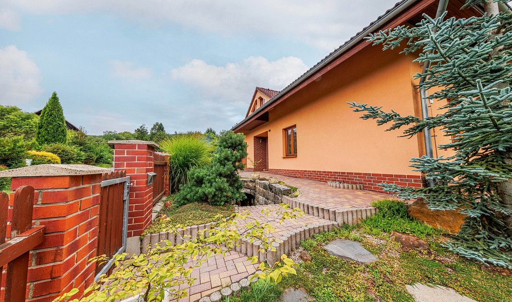 Prodej domu 310 m² s pozemkem 4 643 m², Okrouhlá – náhled fotky 3