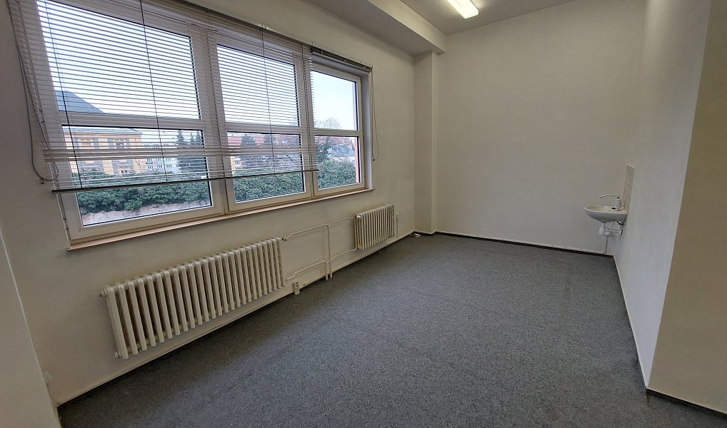 Pronájem kanceláře 20 m², Krnov – fotka 1 z 5