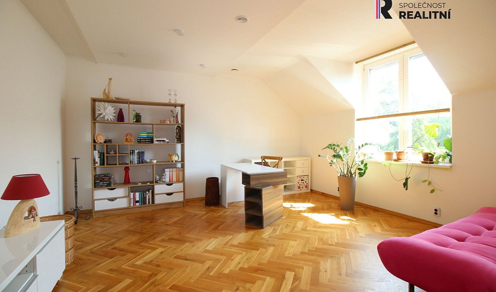 Prodej domu 705 m² s pozemkem 1 300 m², Hlohovec – náhled fotky 5