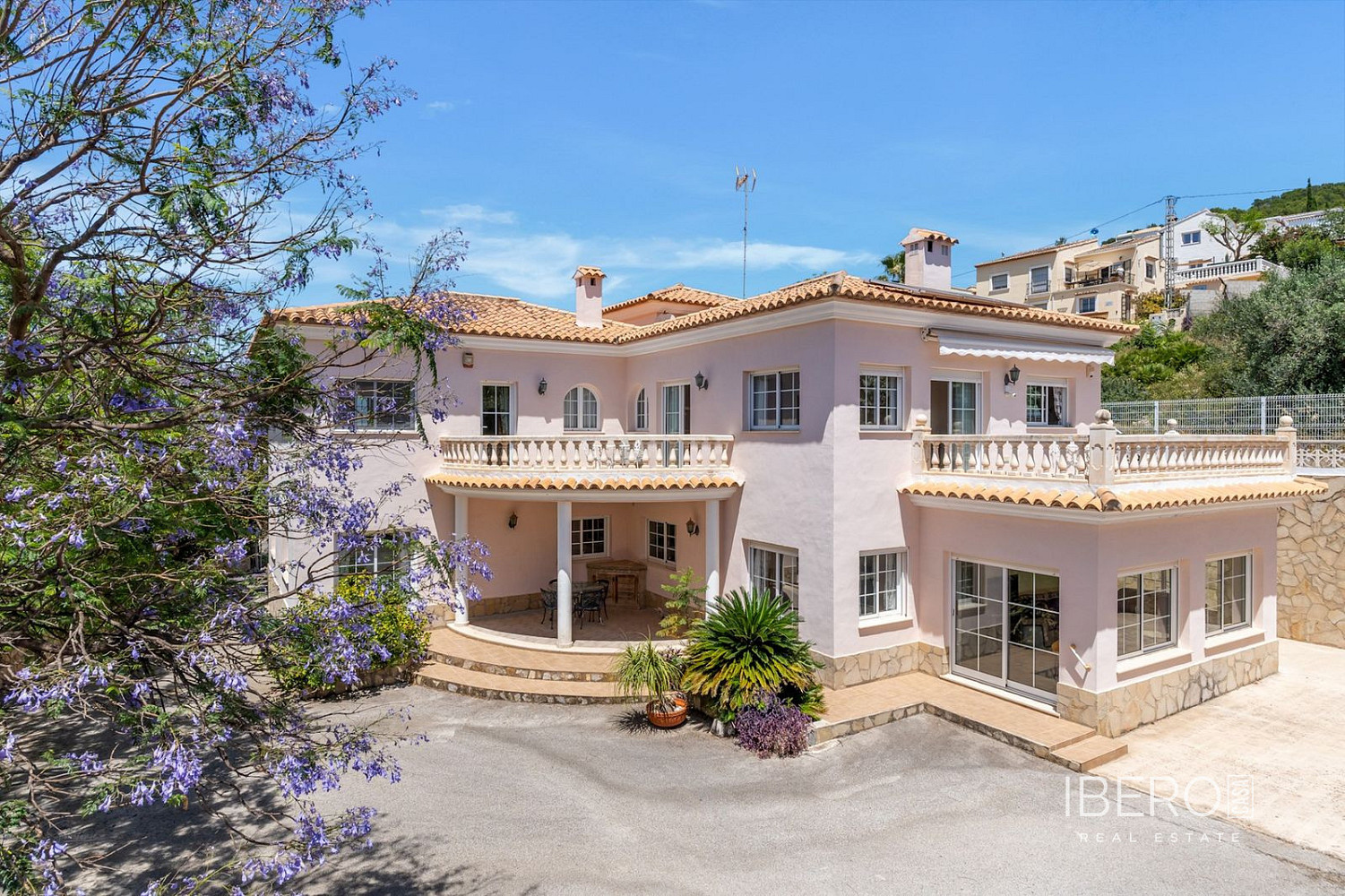 Prodej domu 403 m² s pozemkem 1 200 m²