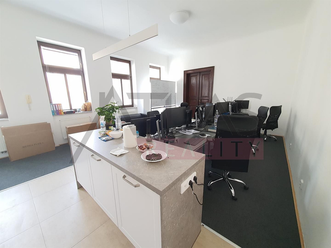 Pronájem kanceláře 65 m² – fotografie 2