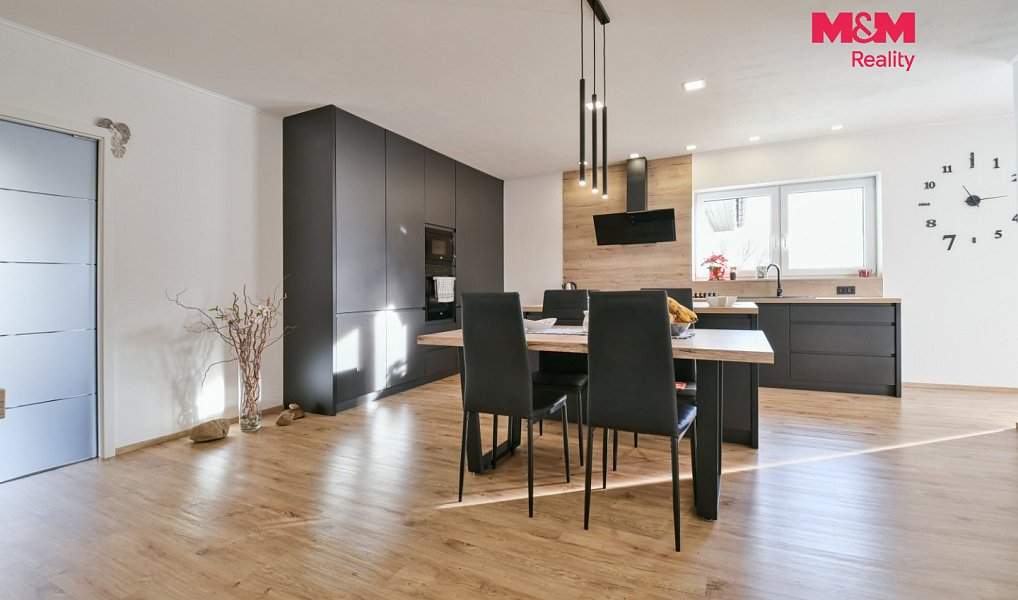 Prodej domu 114 m² s pozemkem 1 967 m², Valy – náhled fotky 2