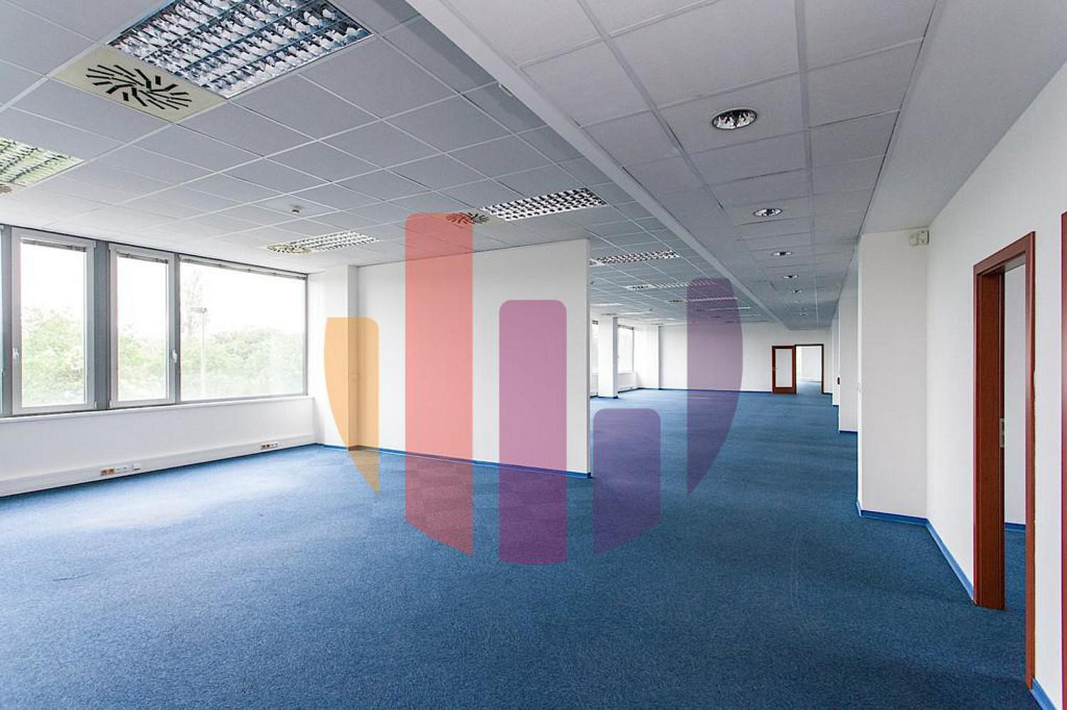 Pronájem kanceláře 551 m² — photo 3
