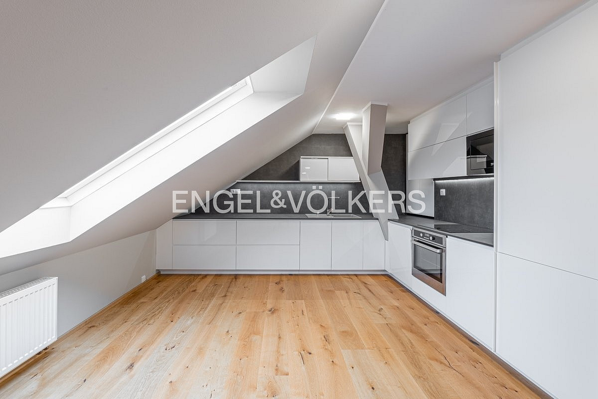 Pronájem bytu 4+kk 135 m² — photo 5