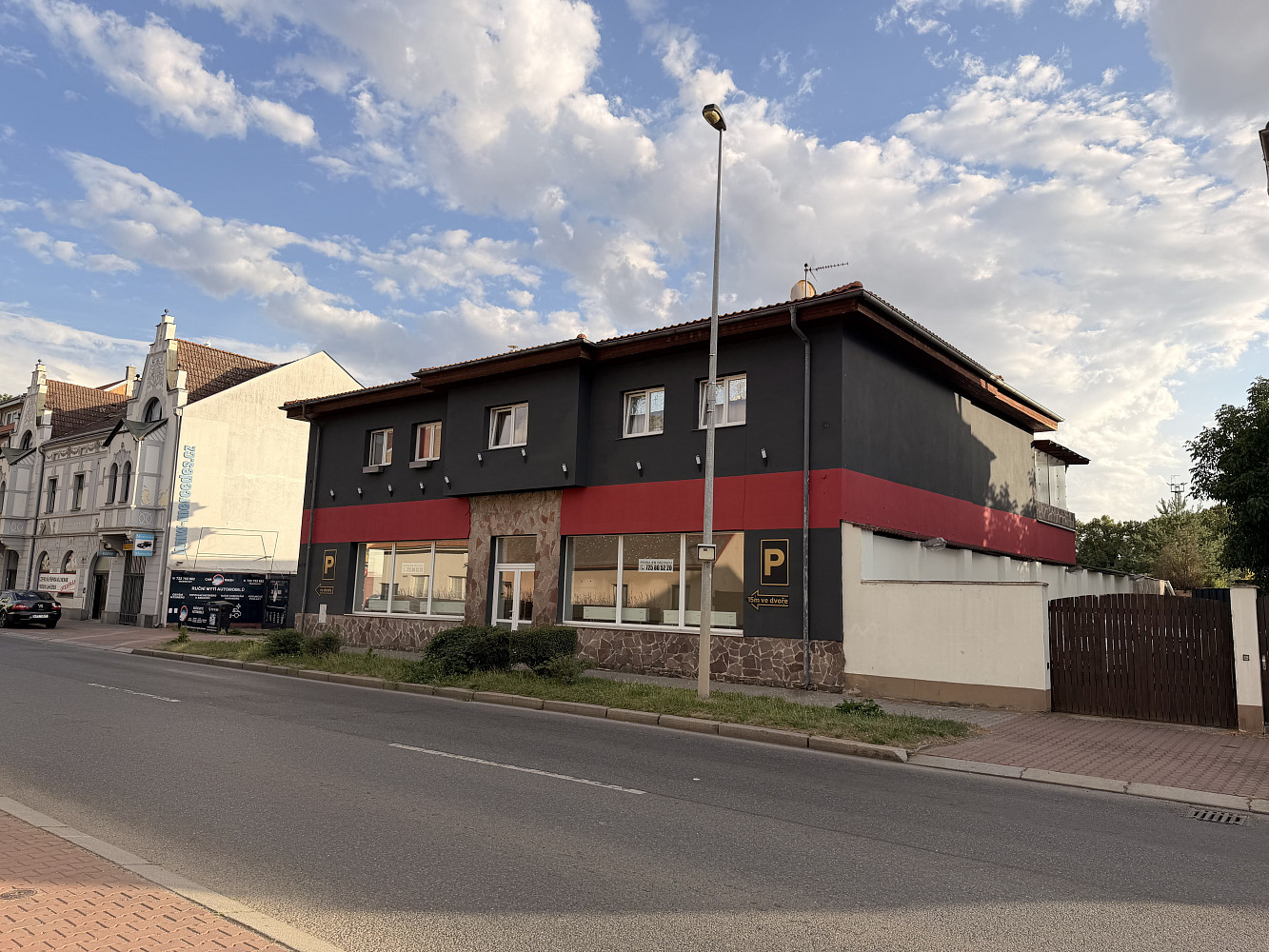 Pronájem obchodních prostor 137 m²