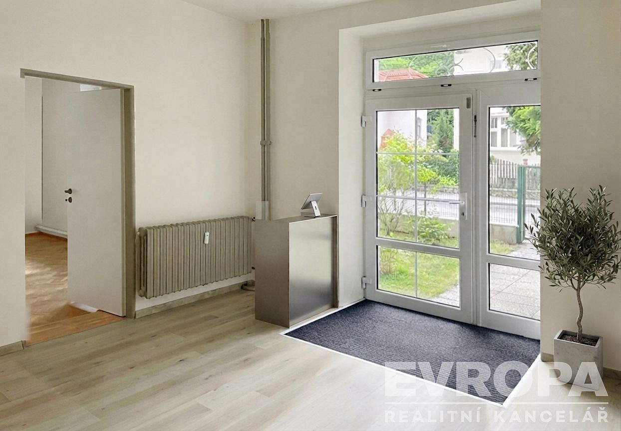 Pronájem kanceláře 65 m² — photo 2