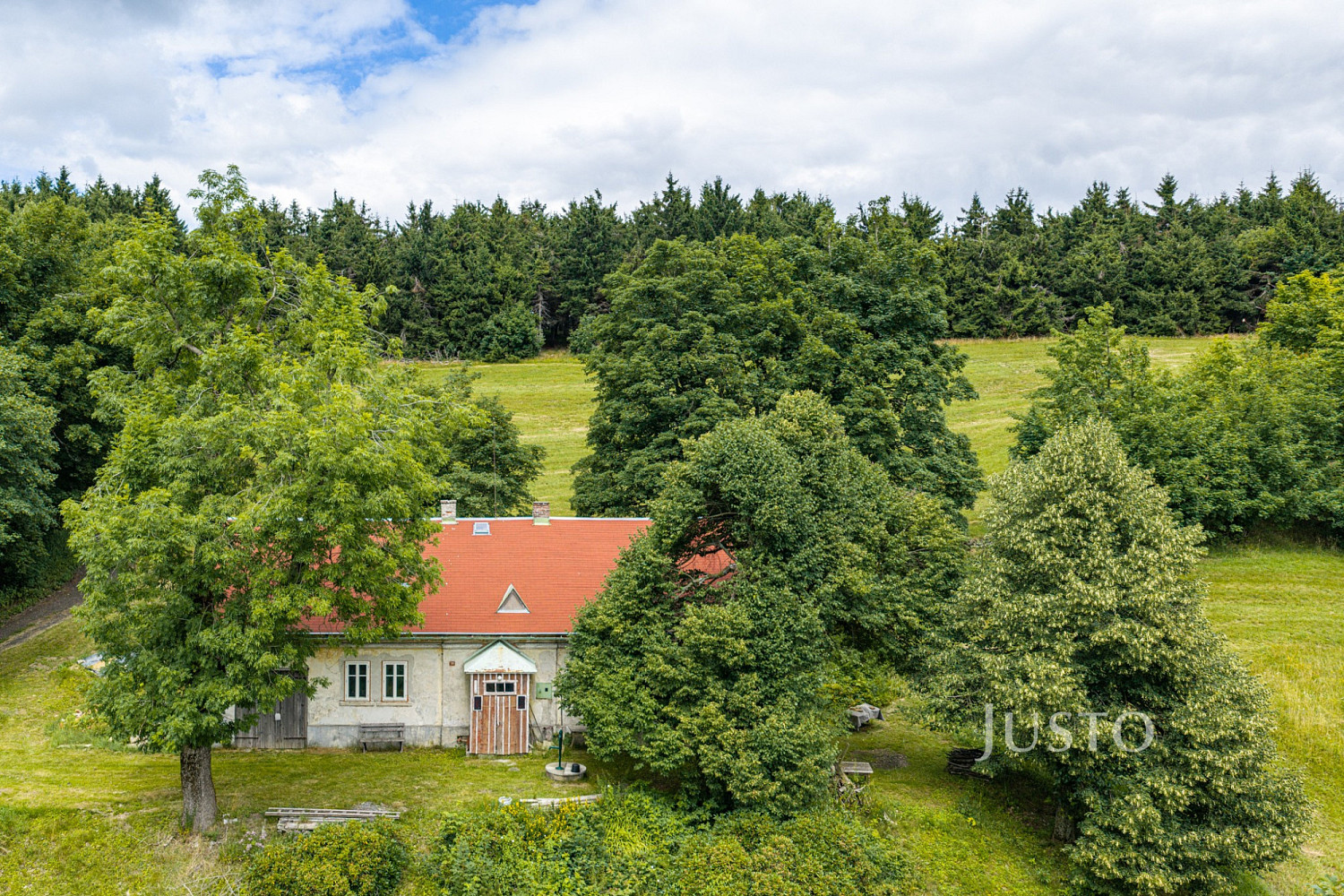 Prodej domu 247 m² s pozemkem 21 215 m²