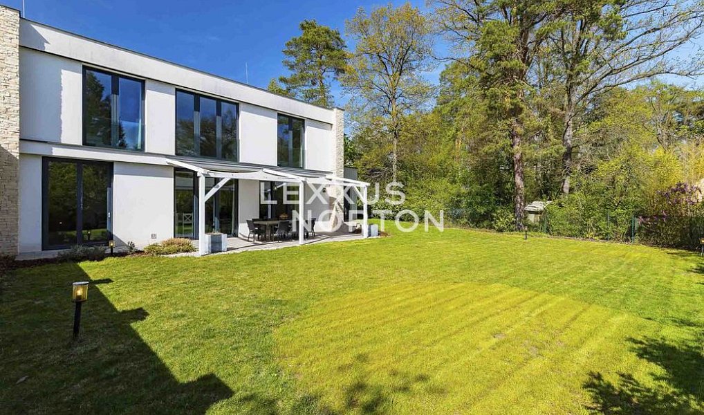 Prodej domu 199 m² s pozemkem 599 m², Ohrobec – náhled fotky 12