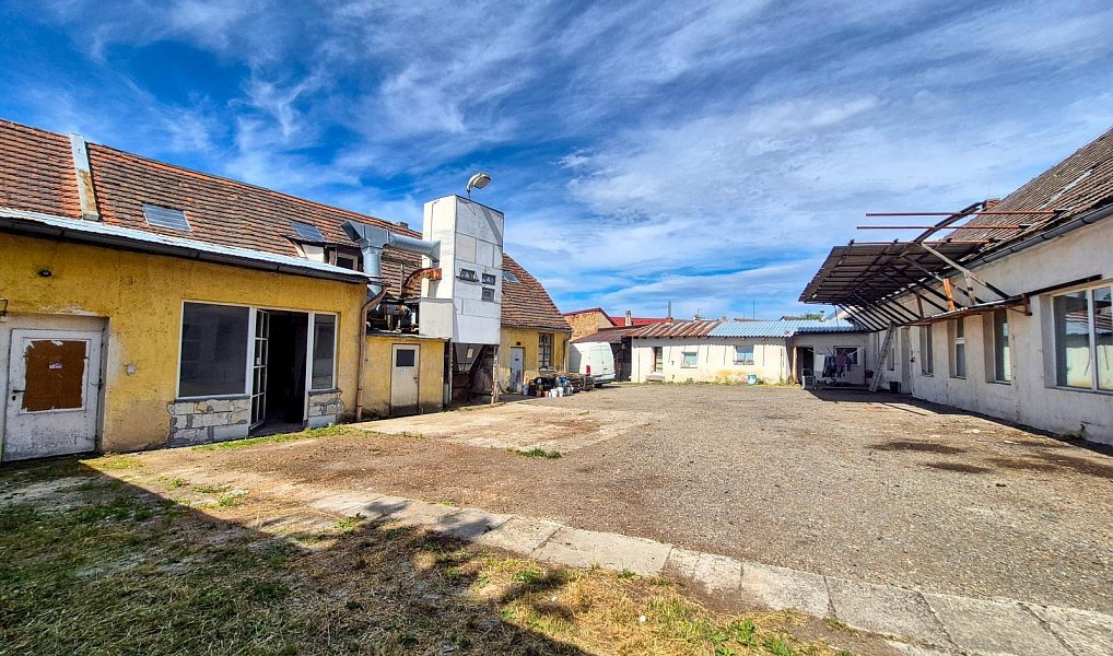 Prodej výrobních prostor 1 980 m², Kasejovice – náhled fotky 2
