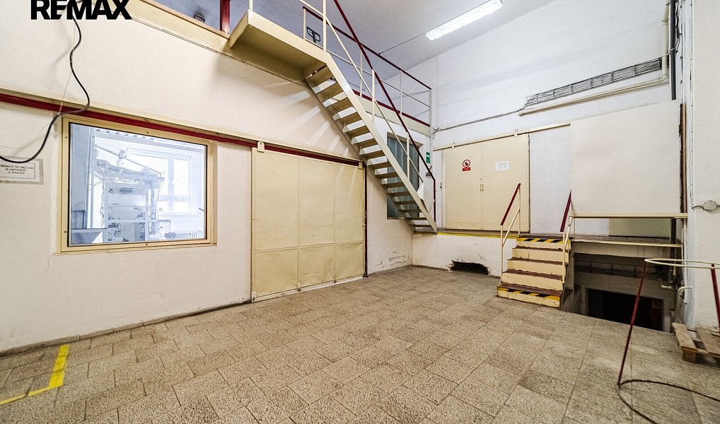 Prodej výrobních prostor 4 050 m², Pouzdřany – náhled fotky 27