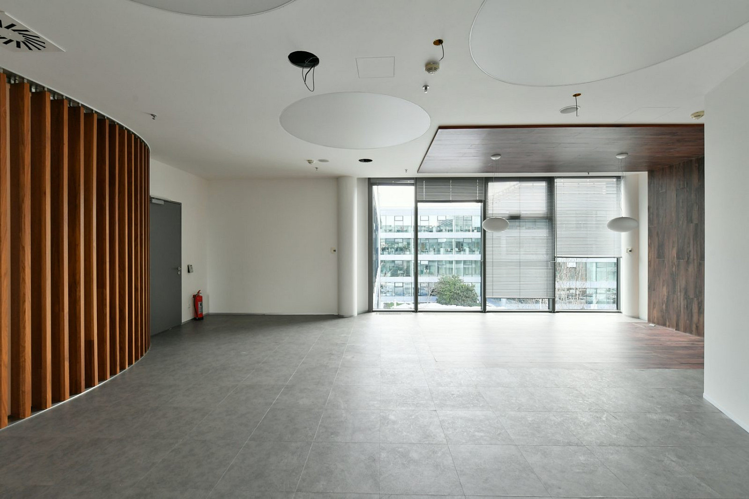 Pronájem kanceláře 200 m² – fotografie 3
